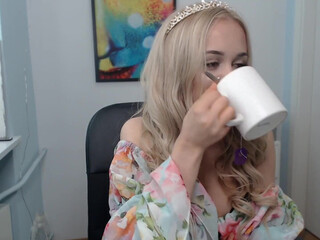 leila_il chaturbate Slutty female gently pulls pussy