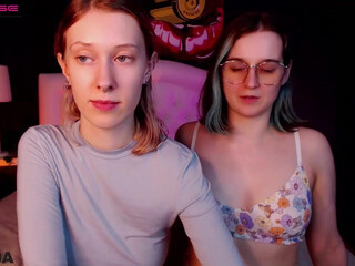 julia_tina chaturbate Hot hottie sucking dildo