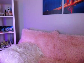 alisonfire chaturbate Putana has fingers