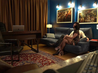 two_trunkx chaturbate Gorgeous hottie shows off beautiful boobs