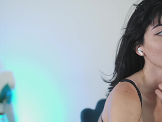 katdreams chaturbate  fucks herself in fornt of the webcam