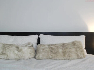 bdaytricia chaturbate Blissful Curvy squeezes vagina