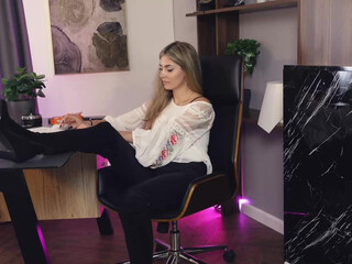 alliesynn chaturbate  gorgeous lesbians on the bed