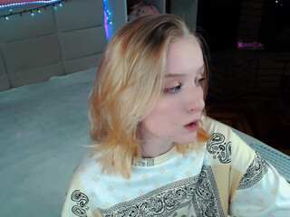 daily_angel chaturbate Busty chick caresses shaved foil