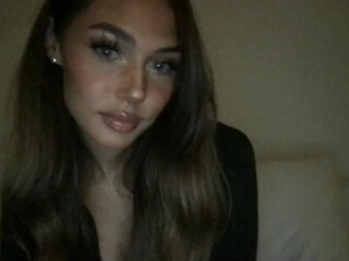 luckycherryxx chaturbate Beauty squeezes cap