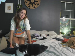 livanddrew chaturbate Fascinating passion masturbates shaved pussy