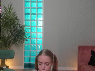 lili_01 chaturbate Black haired babe puts big tits