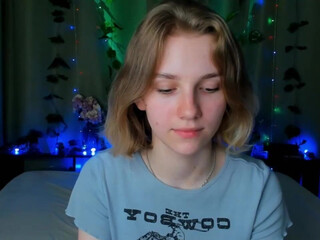 helenchristensen chaturbate Naughty babe posing in lingerie