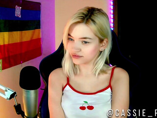 cassie_pl chaturbate Busty mare caresses pussy