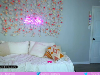 rosiebones chaturbate private show form July-25-2022 year