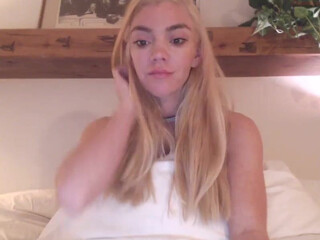 nikiskyler chaturbate Delightful girl caresses big boobs