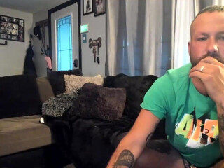 sluts__r__us chaturbate Busty curvy poses naked