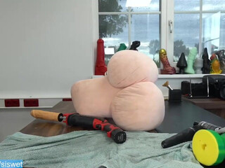 siswet19 chaturbate Red-headed scum dancing striptease