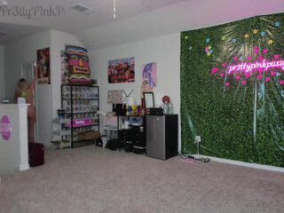 pr3ttyp1nkpussy Dark haired babe digging with sex machine