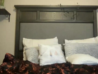 peachezzs  tattooed slut