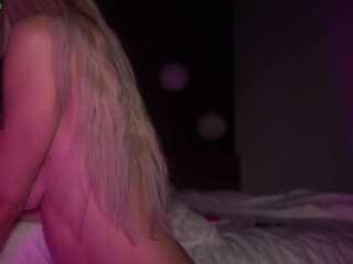 porn60fps Slender babe masturbates pussy