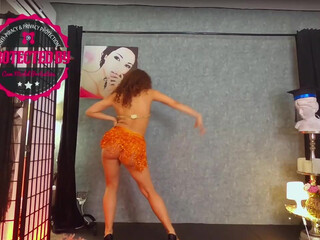 monkeylina Woman in stockings kicks form cunnilingus