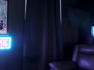 aynmarie Amazing wench fucks herself with sex toys