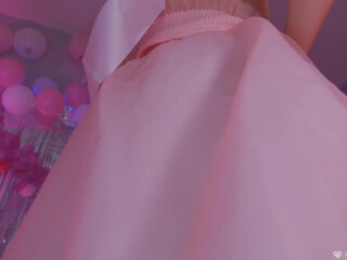 finleyfae  jerking on a chair