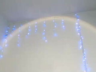 vantabee Shy babe fucks pussy with phallus