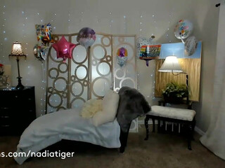 nadiatiger Spicy chick gently pulls pussy