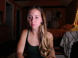 minabeam Experienced bitch spreads her legs