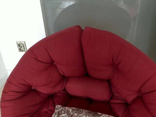 allesia_  arranges a VIP show-