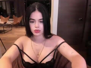 manuu_ Busty chick sucks dildo