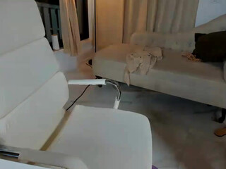 giamazing Lustful beauty with tattoos fucks both slits