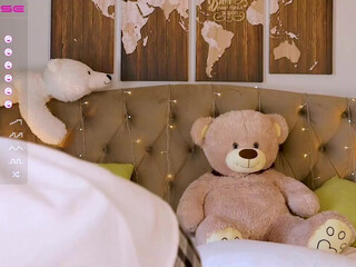 aariaaadox Naughty Curvy Fucks Pussy