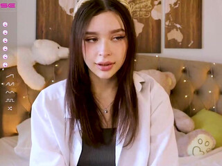 aariaaadox Alluring bitch fucks holes