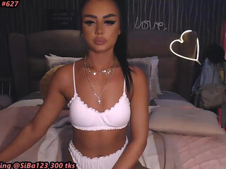 morrenna Crazy woman masturbating cunt with hand