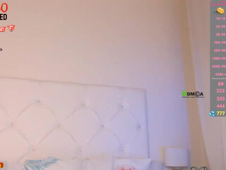 lucky_starr Busty babe masturbates shaved cunt