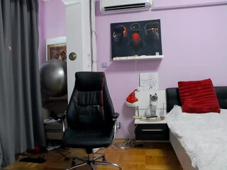 snap_babe Young babe jerks both holes