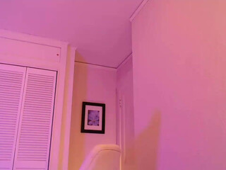 quinnlive Luxurious slut recklessly pulls pussy