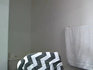 milf_goddess  greedily fucks her pussy