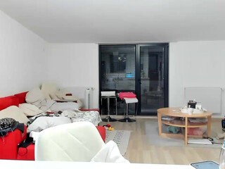 wennndyk  juicy mom shakes her ass