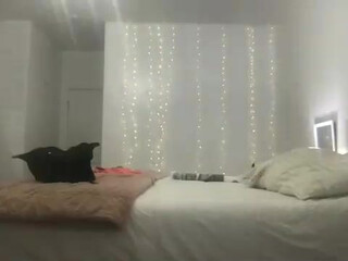 sugarbb_ Gorgeous young lady exposes intimate places