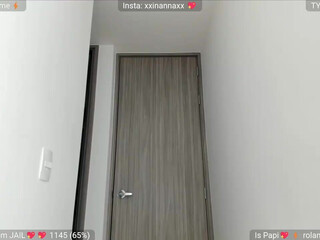 insanna Mature aunt with big tits fucks pussy