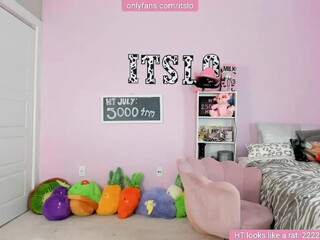 itslo Busty woman dancing spectacular striptease