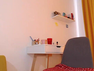 amy_4u Shrew babe kurolesit in the office