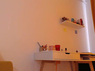 amy_4u Charming courtesan jerks pussy with dildos