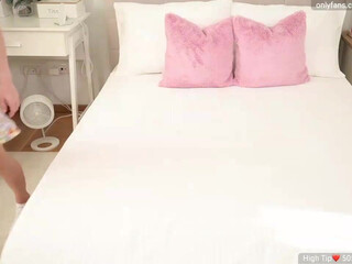 ami_white Depraved shows off her big lips