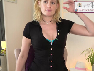 belle_jlou Cute shlendra caresses the vagina with fingers