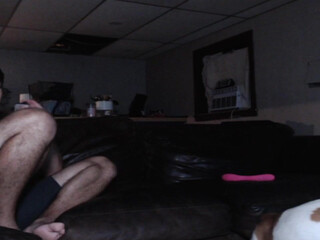 benjigilvin Busty curvy brings herself to squirt