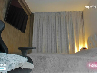 aliessia Amazing Bitch Fucks Wet Cunt