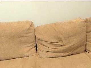 ai_lyn Busty beauty demonstrates tattooed body