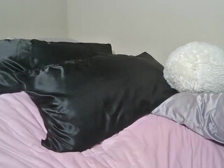 milkywhiiite chaturbate Sexy lady gently pulls the pussy