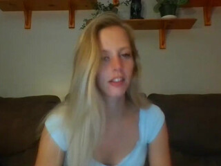 bigtownsmalltown chaturbate Gorgeous babe licks dildo