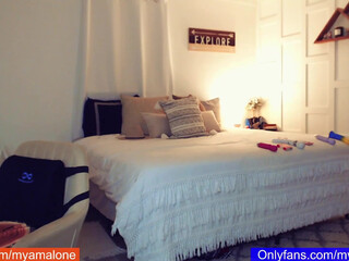 blissense chaturbate Luxurious bitch in no hurry to undress